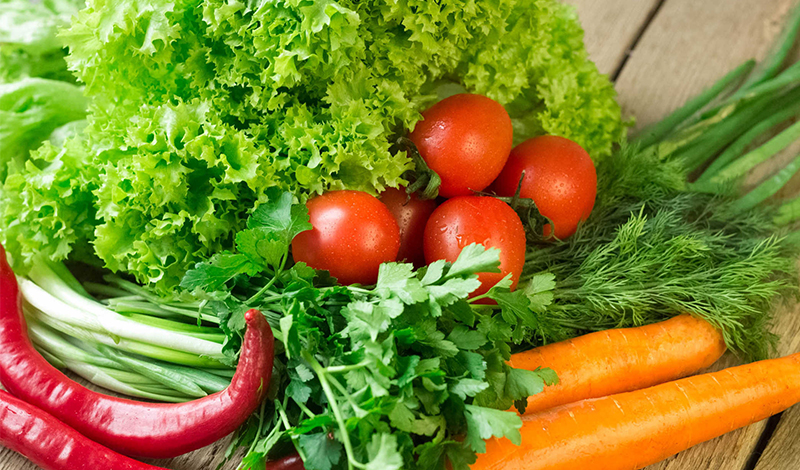 Bổ sung rau xanh vào chế độ ăn uống hàng ngày sẽ giúp hỗ trợ quá trình giảm cân.